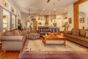 Hill Country 5 Acre Ranch Home With Pool and Hill Country Views!